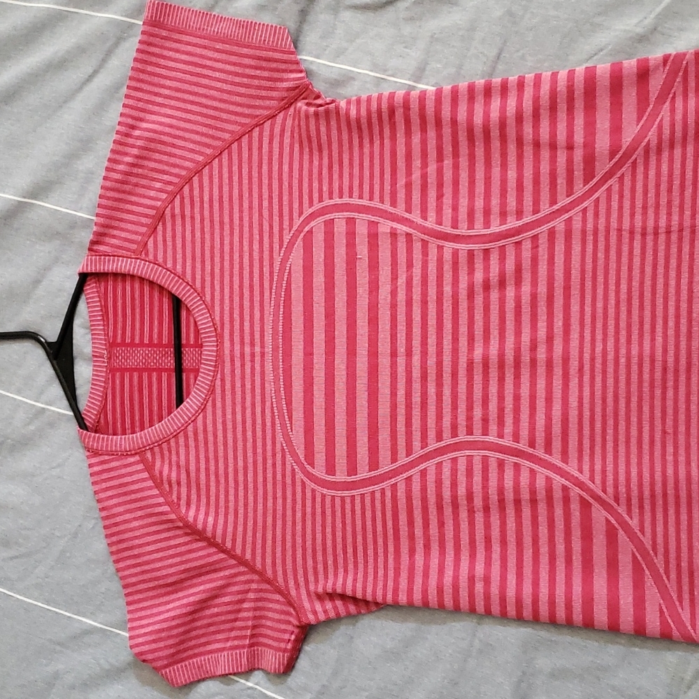 Lululemon Women's Size 12 Swiftly Tech Crew Lucy Stripe Short Sleeve Berry Pink